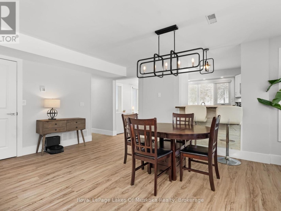 4 - 1551 HIDDEN VALLEY ROAD, Peninsula Lake