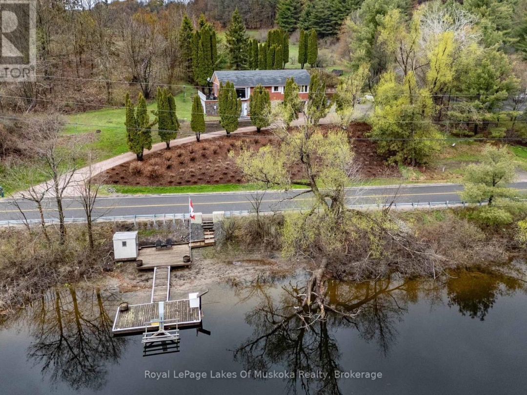 183 SANTAS VILLAGE ROAD, Muskoka River