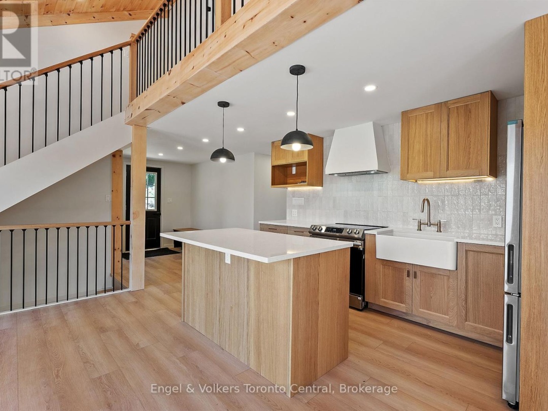 1457 LAKE JOSEPH ROAD, McTaggart Lake