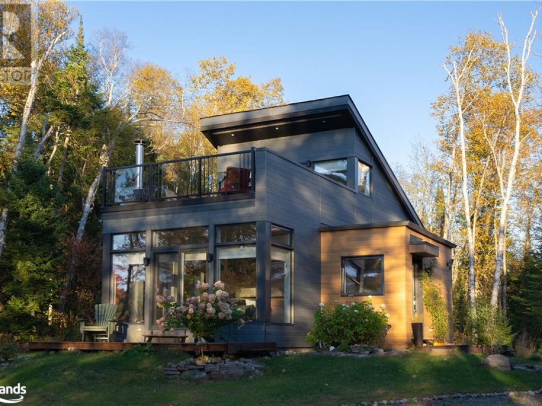 470 Markles Road, Muskoka River