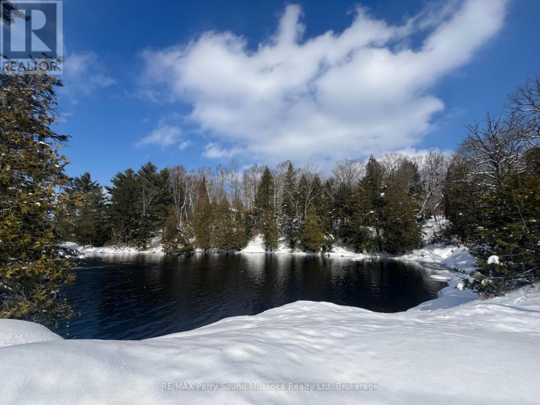 37 LYNBERRY DRIVE, Little Seguin River