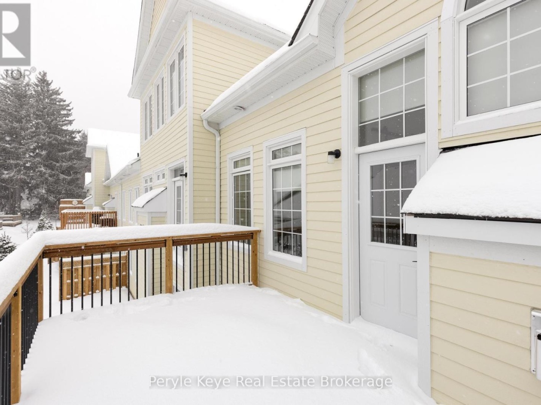 2 LEEDS COURT, Muskoka River