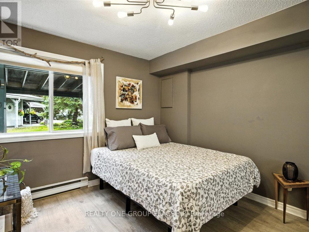 12 - 24 LAGUNA PARKWAY, Lake Simcoe