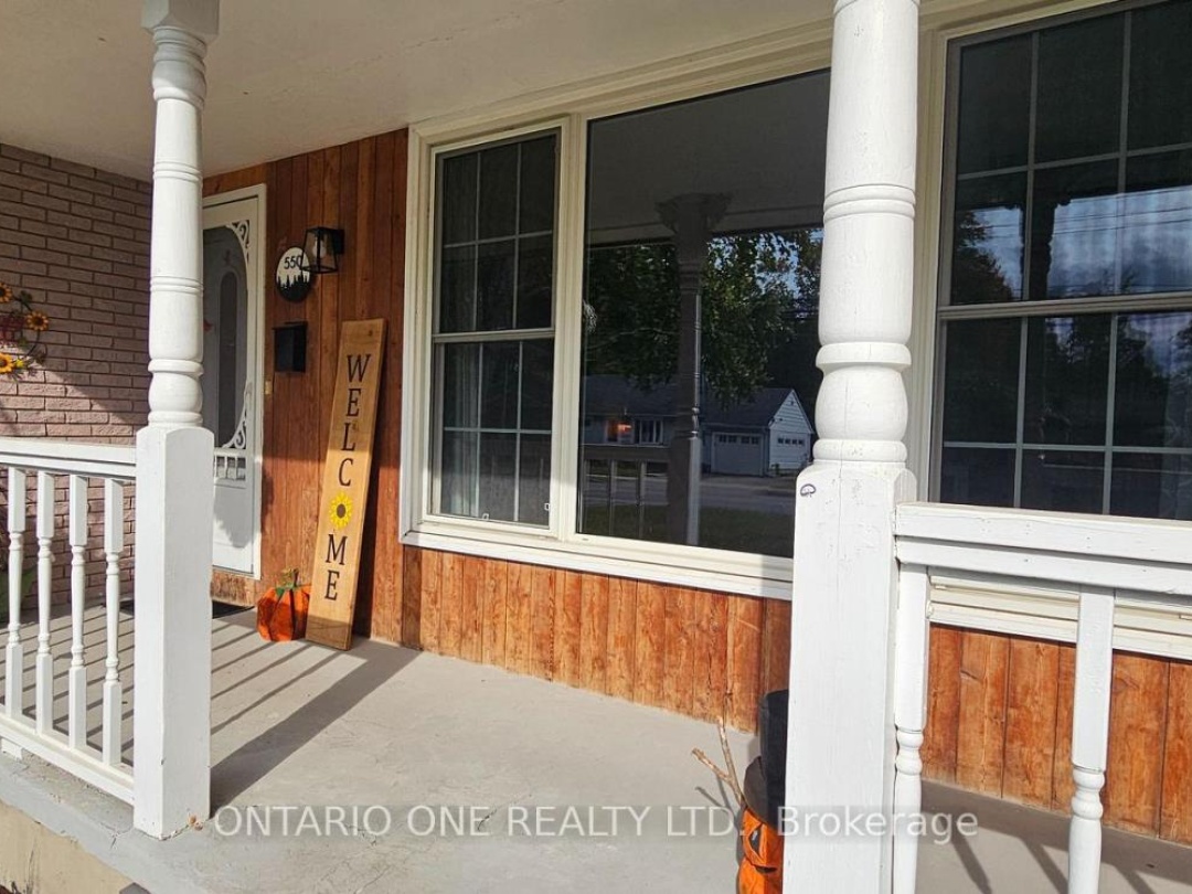 550 MUSKOKA BEACH ROAD, 