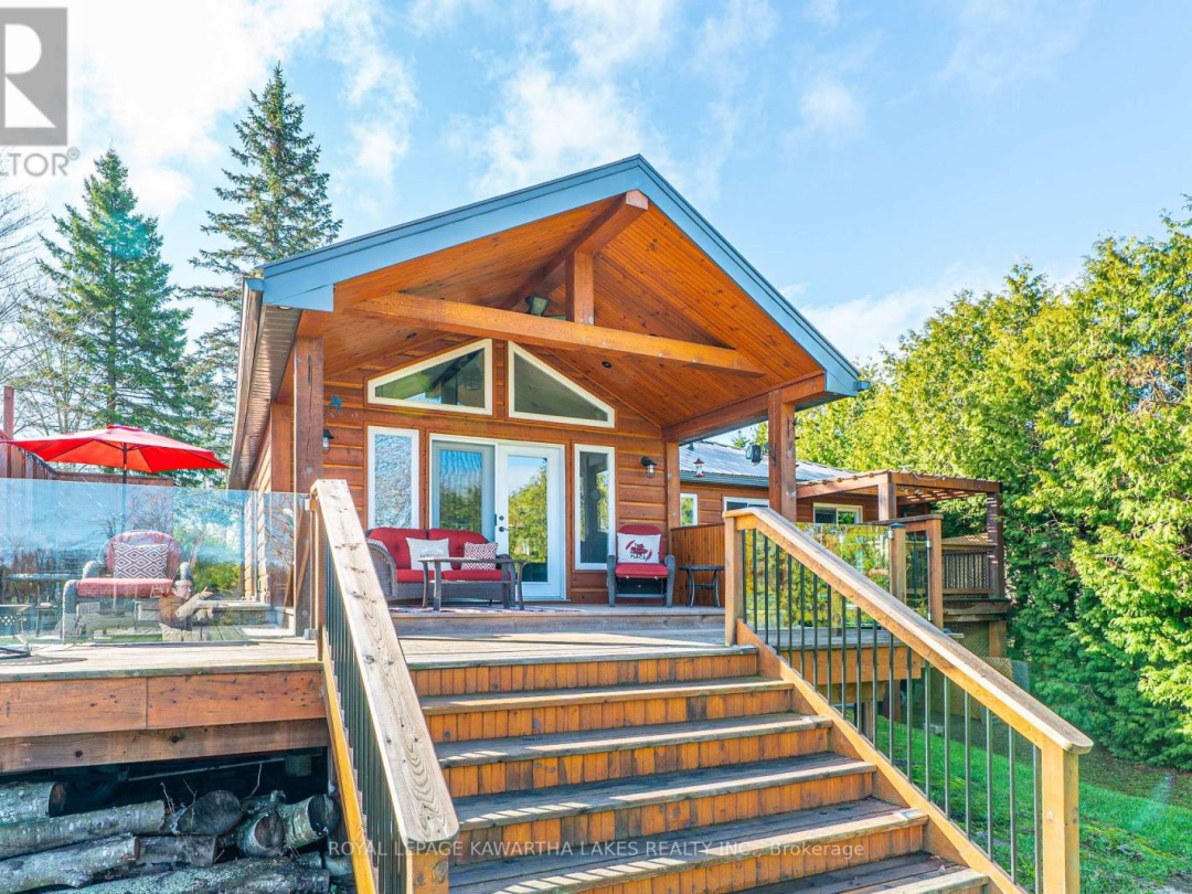 63 ROBINSON AVENUE, Mitchell Lake