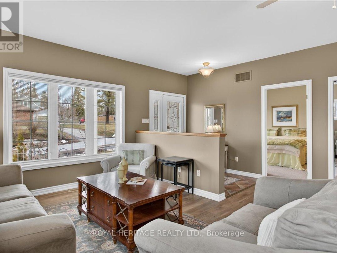 4 KENNEDY DRIVE, Kawartha Lakes (Fenelon Falls)