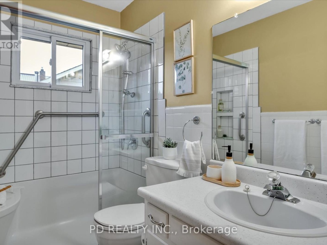 28 BOND STREET E, 