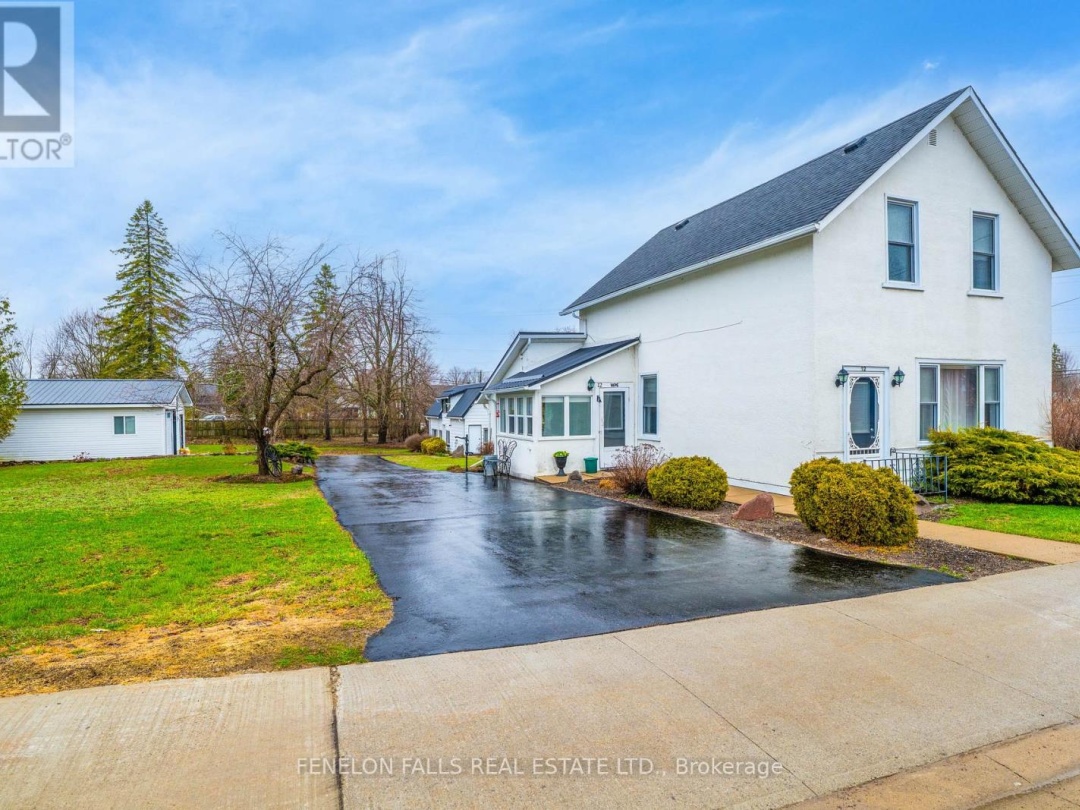 12 NORTH STREET, Kawartha Lakes (Fenelon Falls)