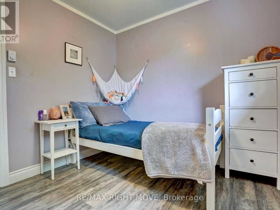 2268 THOMSON CRESCENT, 