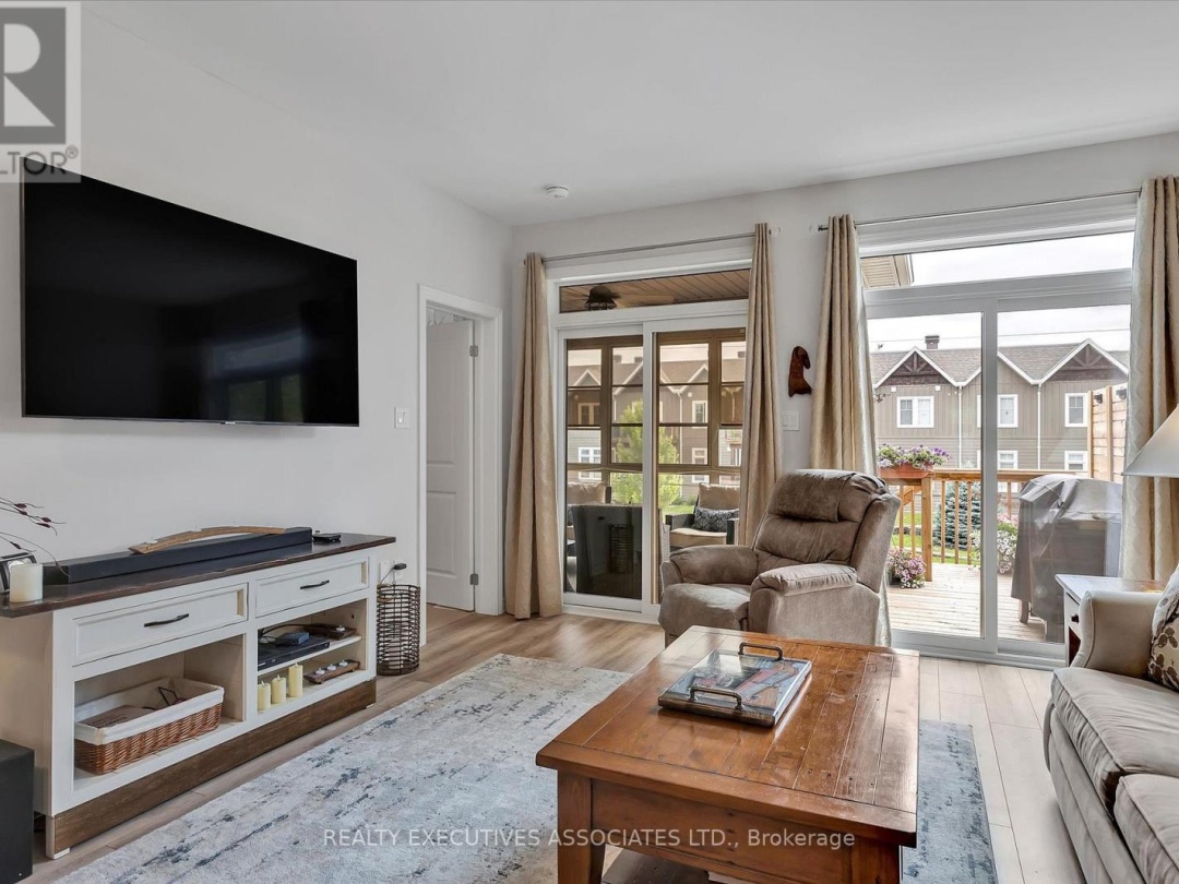 36 - 17 LAKEWOOD CRESCENT, 