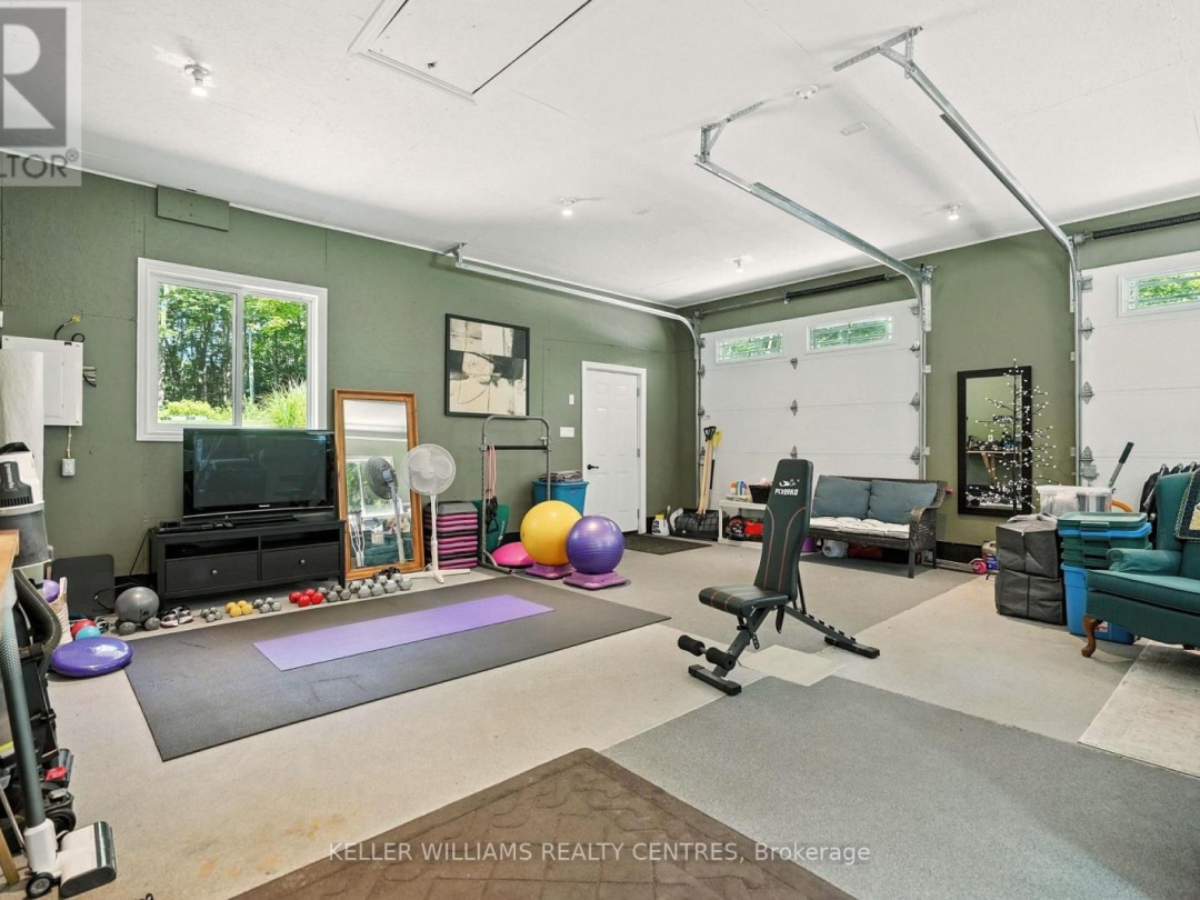 96 LINDGREN ROAD E, 