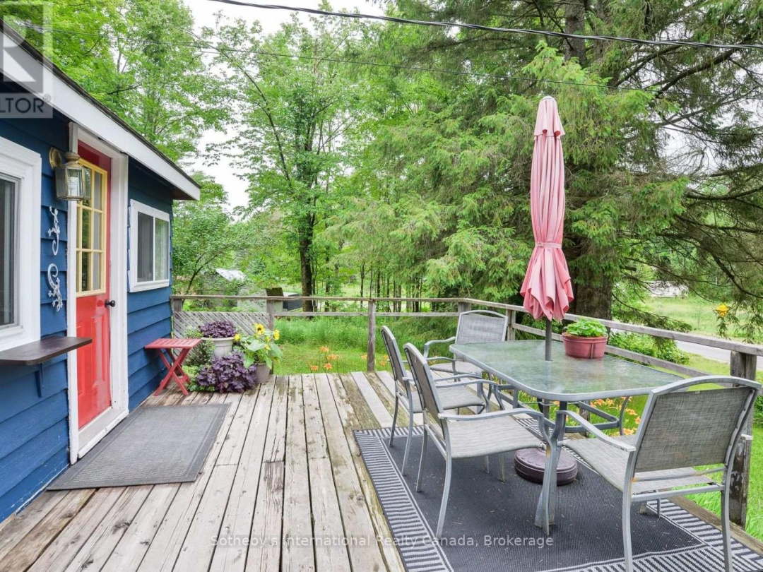 1079 HEWLITT ROAD, 