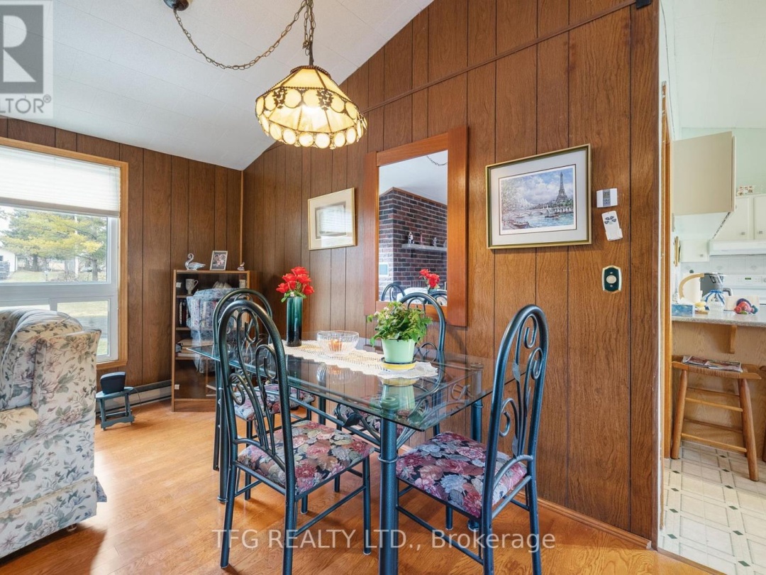 12 NORTH BAYOU ROAD, Sturgeon Lake