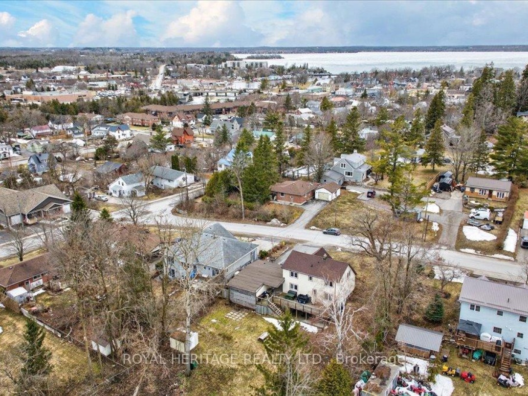 4 KENNEDY DRIVE, Kawartha Lakes (Fenelon Falls)
