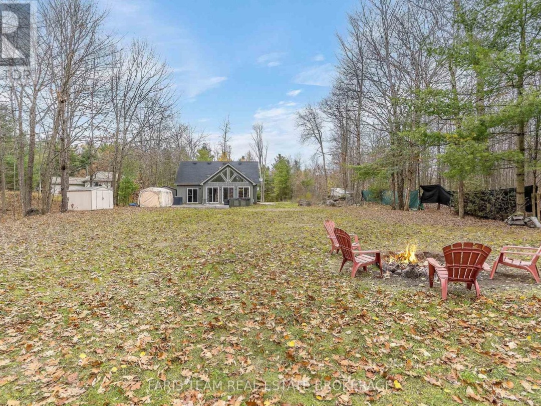 7516 ISLAND CRESCENT, Black River