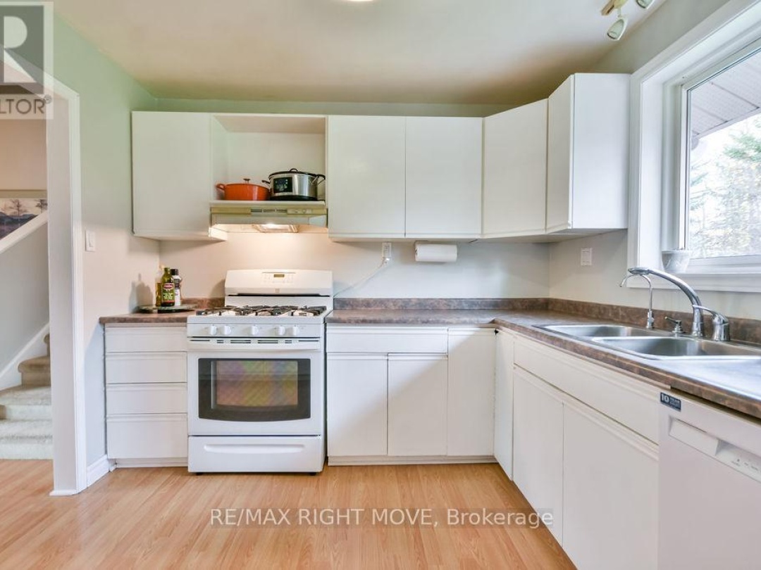 3811 LEO CRESCENT, Barnstable Bay