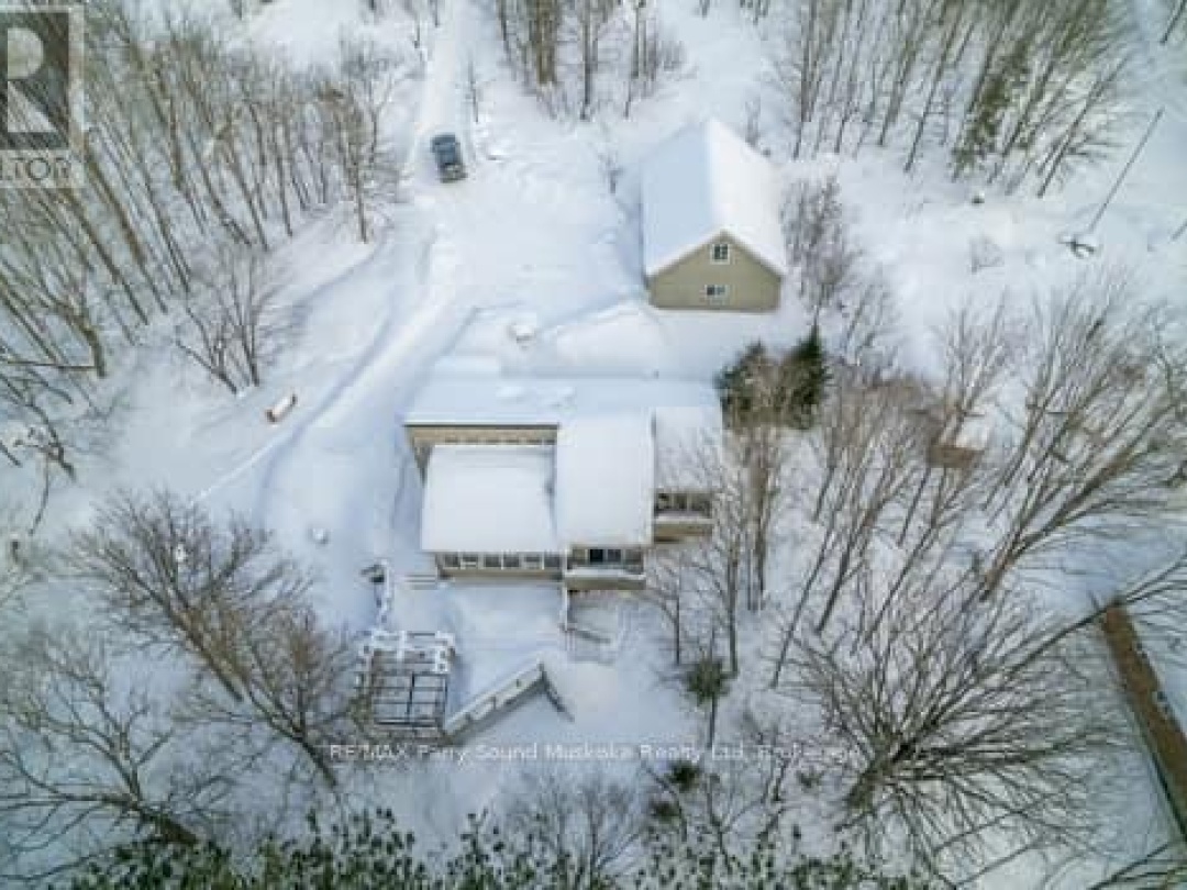 587 CENTRE ROAD, Manitouwabing Lake
