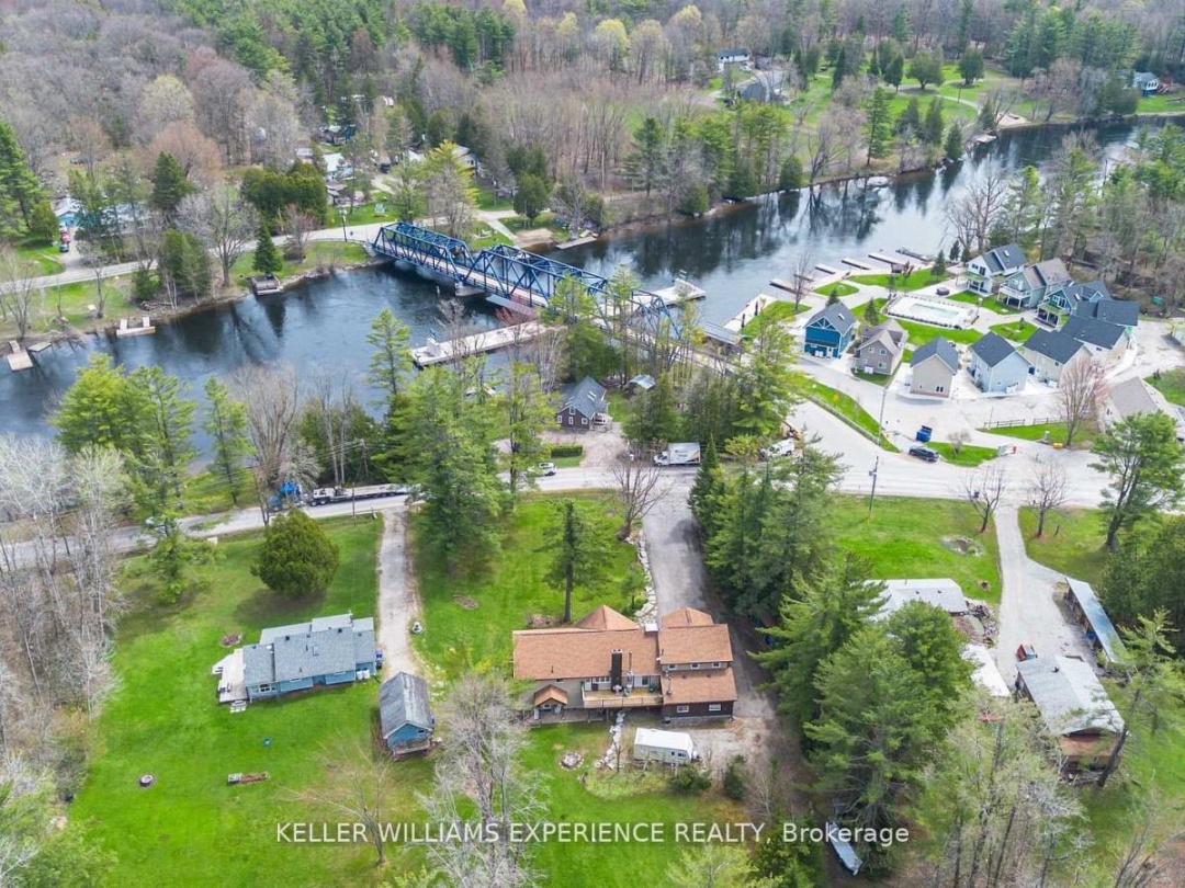 1936 PENINSULA POINT ROAD, Sparrow Lake