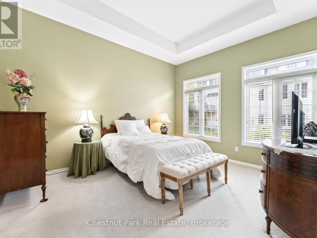 9 STORMONT COURT, Muskoka River