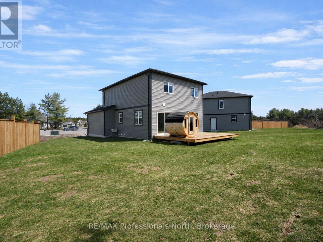 33 WHITEHORN PARK ROAD W, Bracebridge (Macaulay)