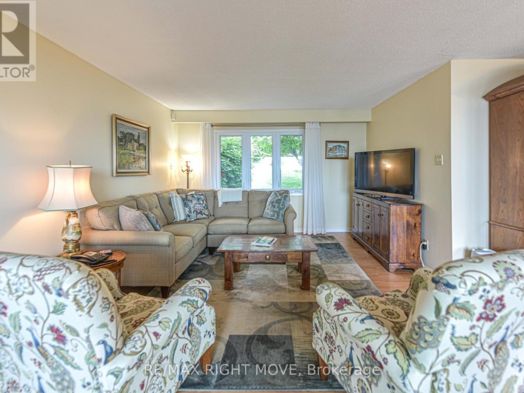 905 WOODLAND DRIVE, 