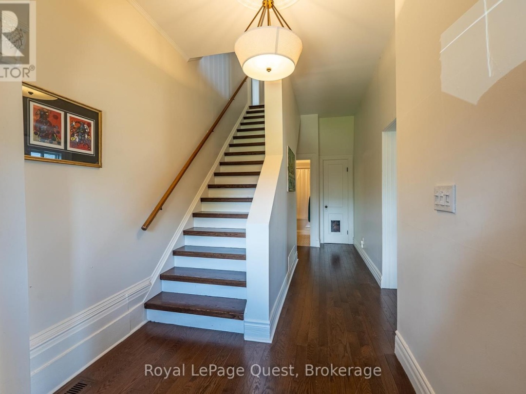120 BRANT STREET E, 