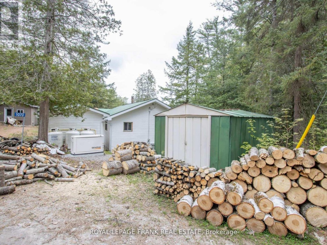 1070 TOWERING OAKS TRAIL, 
