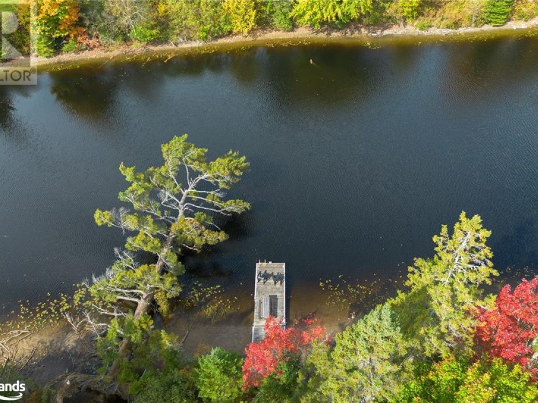 470 Markles Road, Muskoka River