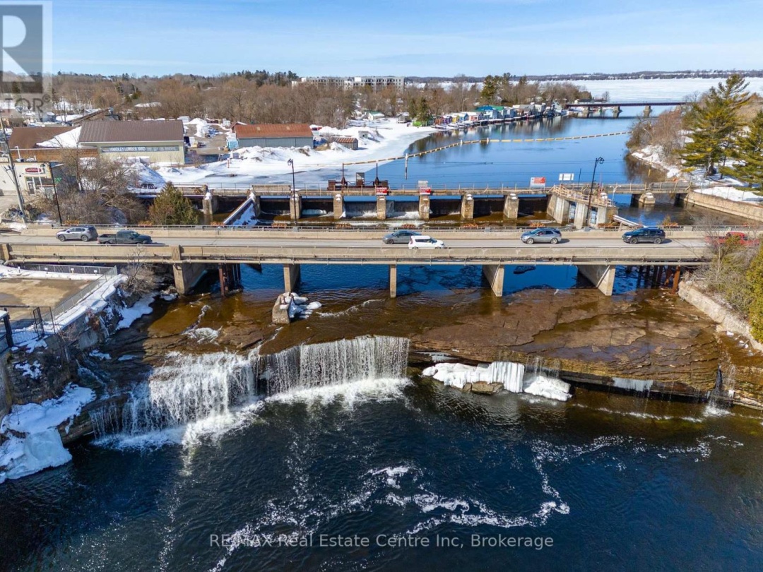 24 LINDSAY STREET, Kawartha Lakes (Fenelon Falls)