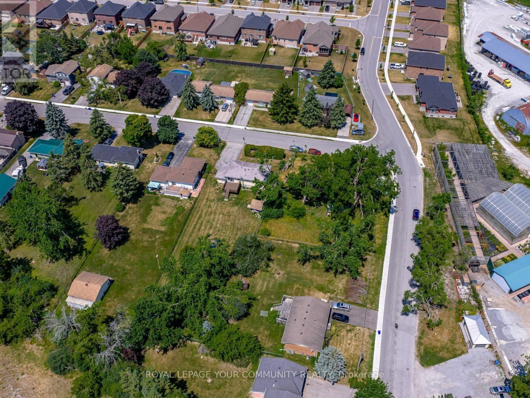 347 LAKELAND CRESCENT, 