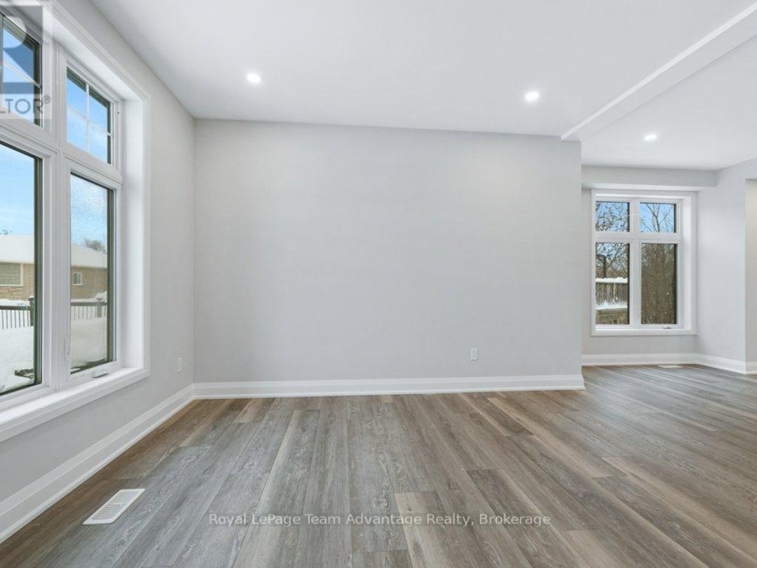 18 AVERY COURT, Parry Sound