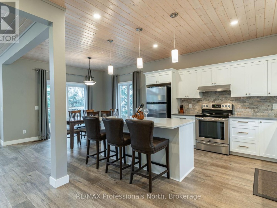 5997 KENNISIS LAKE ROAD, Kennisis Lake