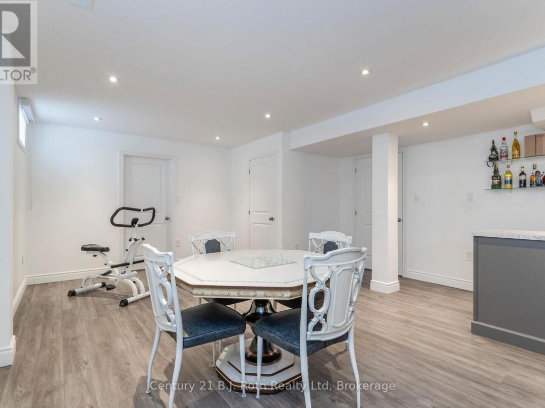 4 CHARLIE RAWSON BOULEVARD, Tay (Victoria Harbour)