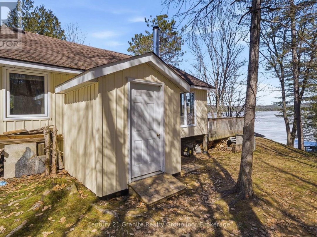 1035 HARVEST MOON LANE, Halls Lake