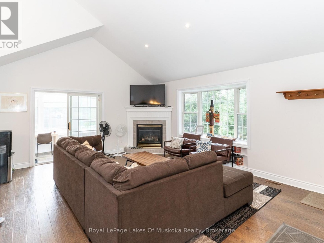 49 PINETREE ROAD, Loon Lake