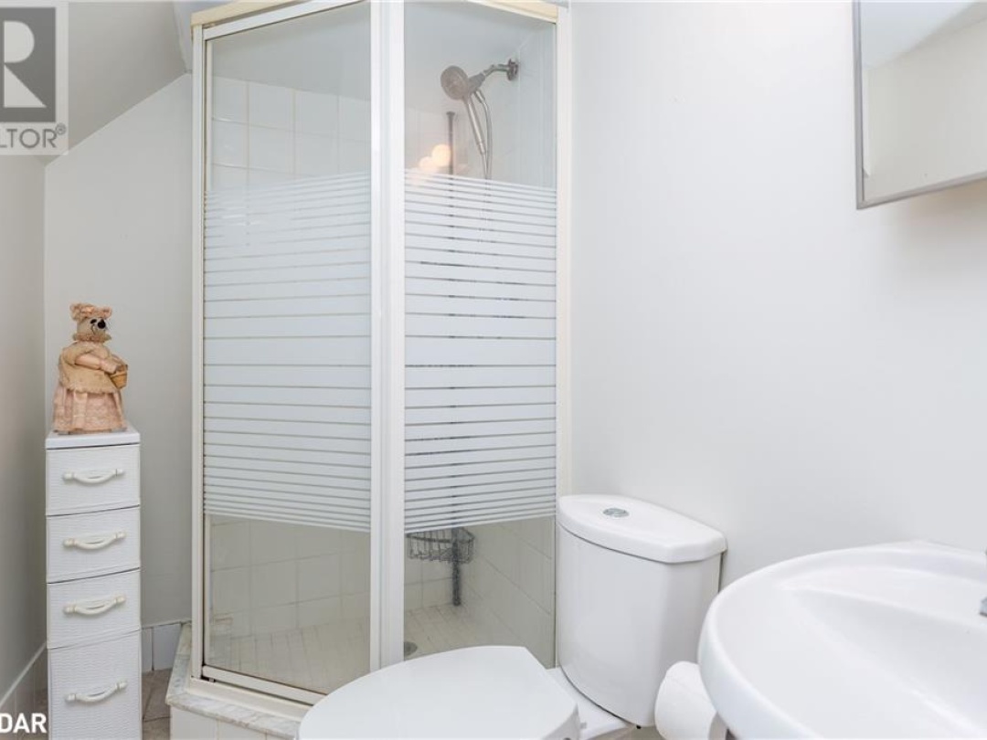 48 BRANT Street W, 