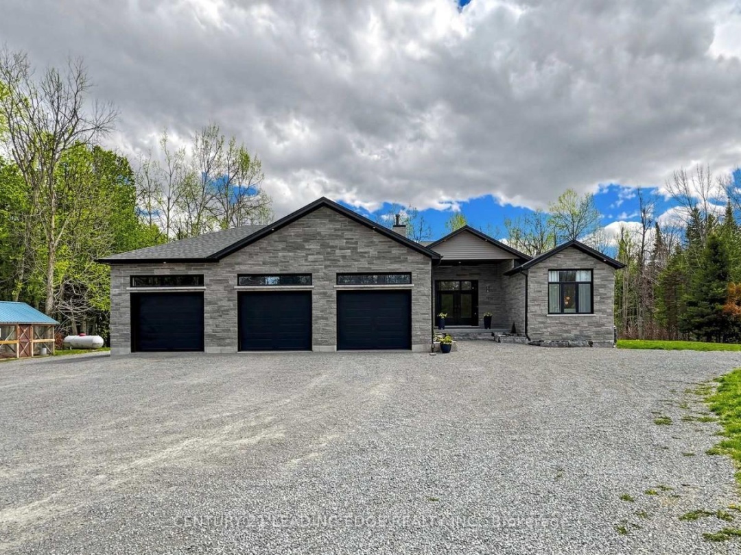 99 KAGAWONG ROAD, Kawartha Lakes (Fenelon)