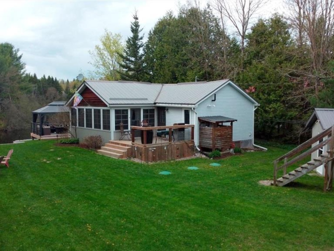 26 Kozy Kove Rd, Burnt River