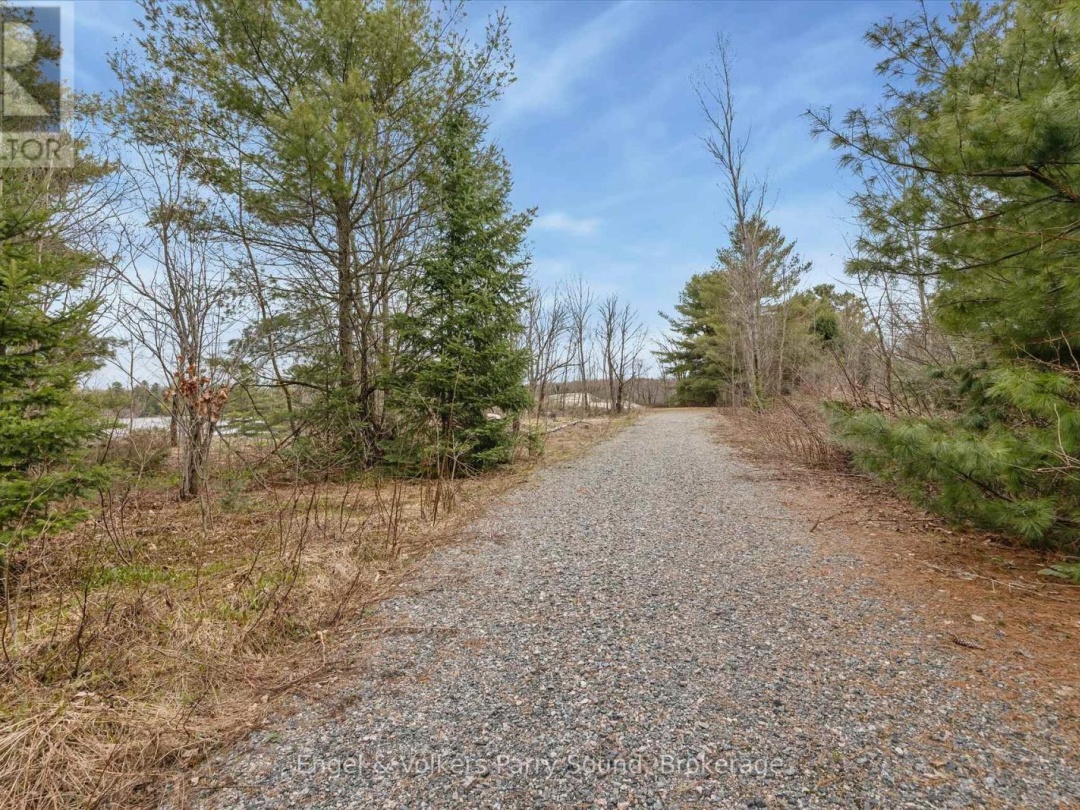 185 LOCH ERNE ROAD, Vowel Lake