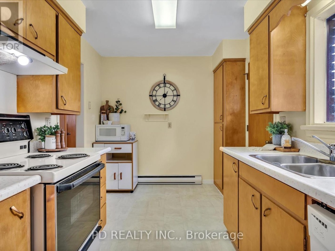 28 BOND STREET E, 