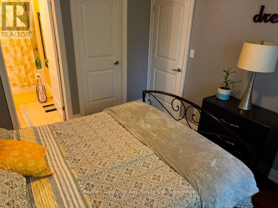 10 MAPLE COURT, 