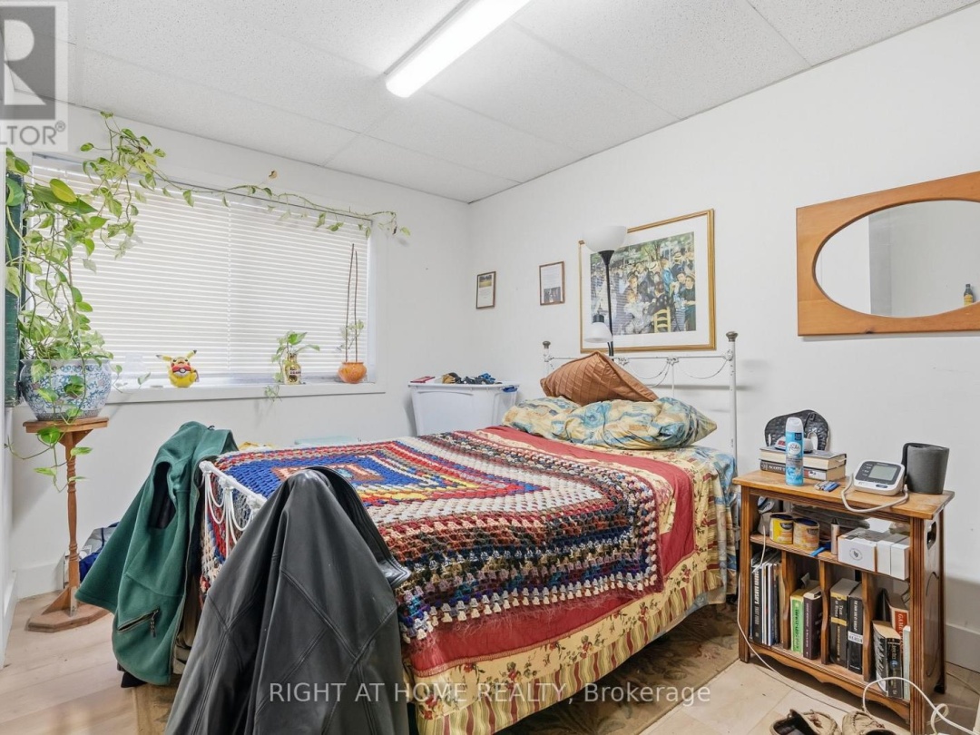 32 MATCHEDASH STREET N, 