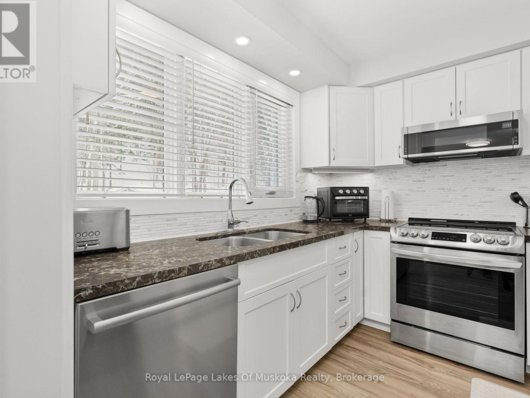4 - 1551 HIDDEN VALLEY ROAD, Peninsula Lake