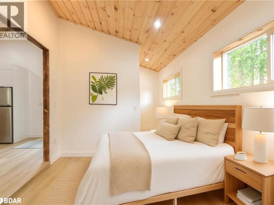 274 MISSISSAGA Street W, 