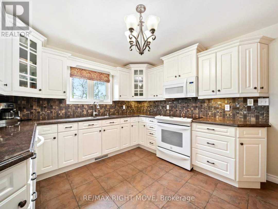 4672 ZACHARY CRESCENT, Ramara (Atherley)