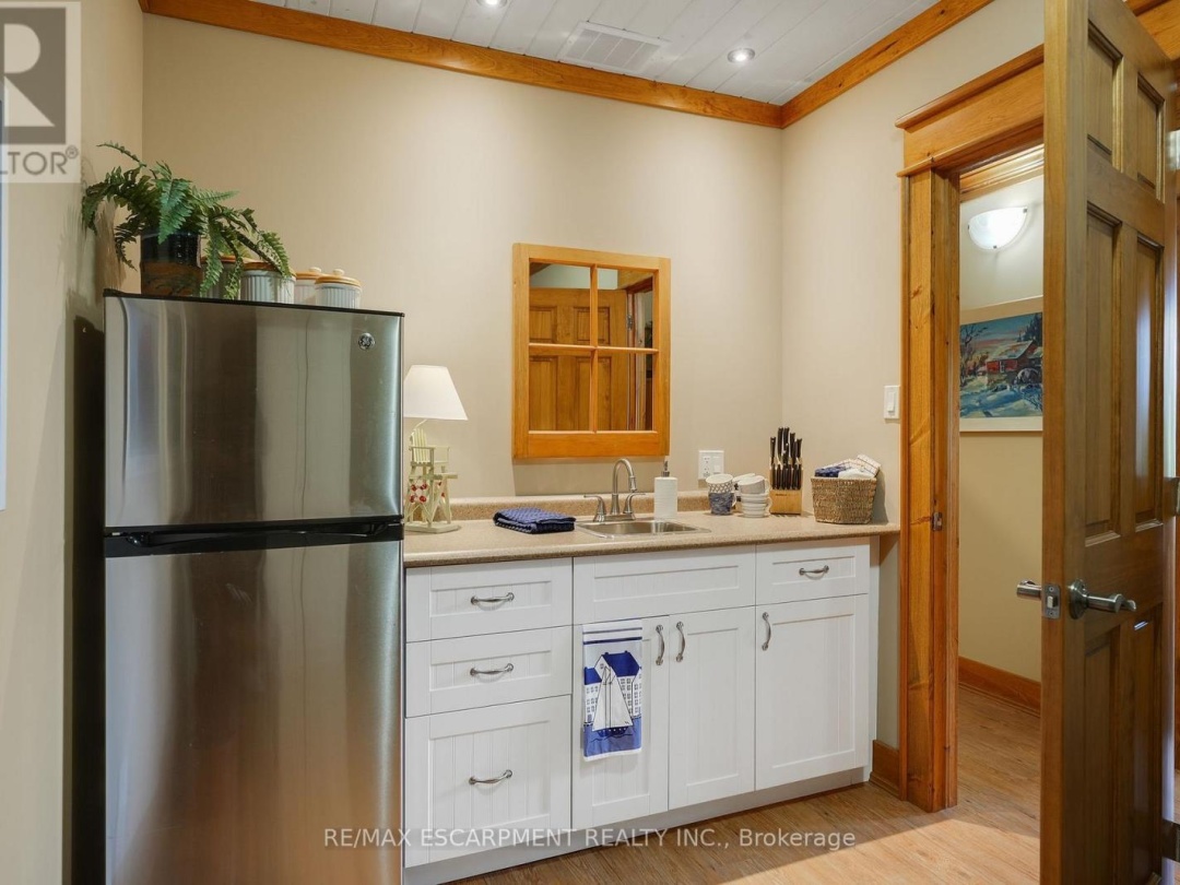 36 MANITOUWABING ESTATES ROAD, Manitouwabing Lake