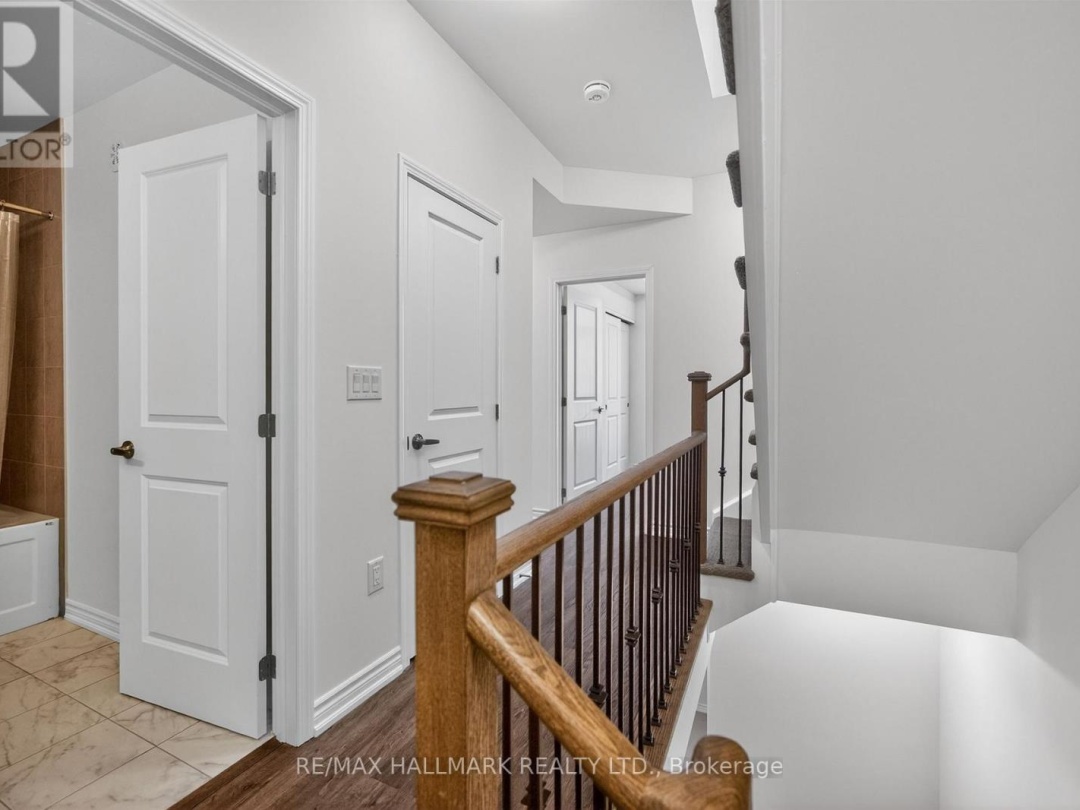 2 WYN WOOD LANE, Orillia