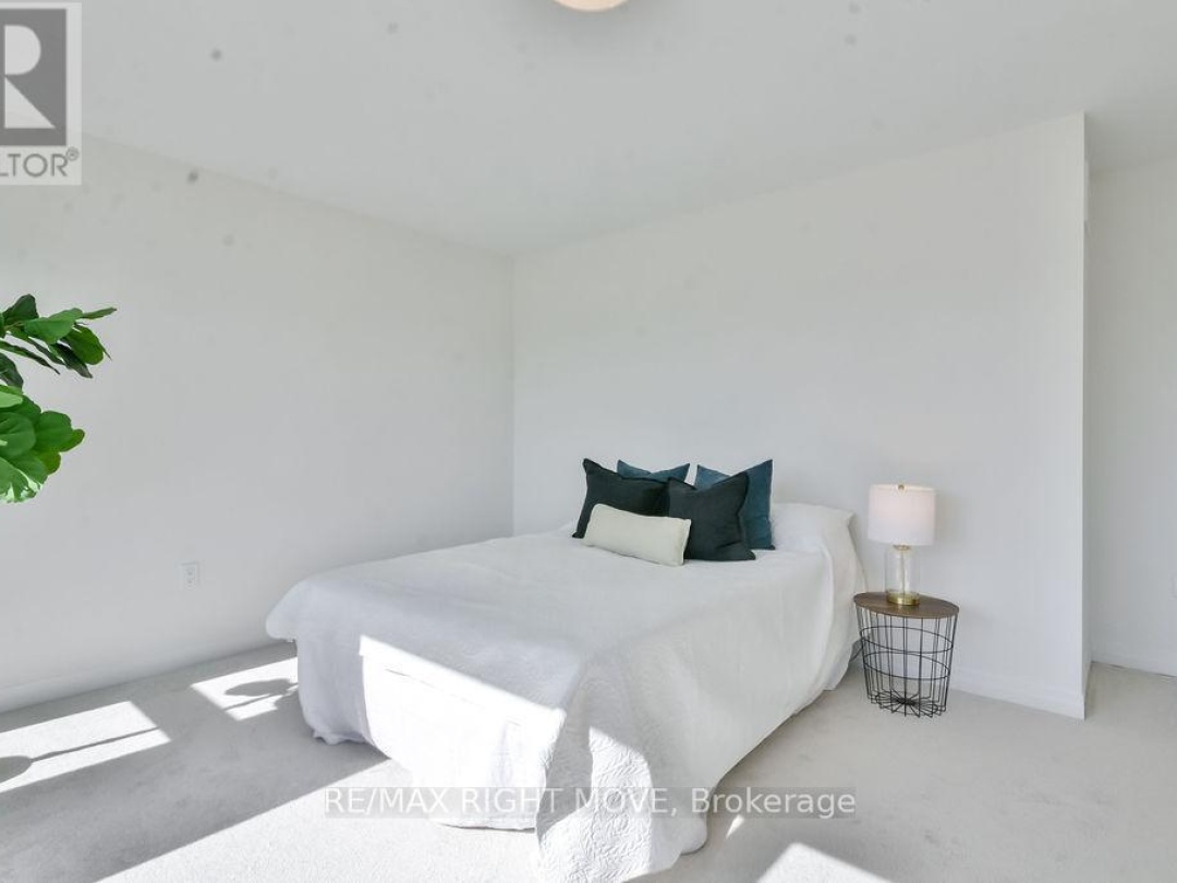 3721 QUAYSIDE DRIVE, Severn (West Shore)