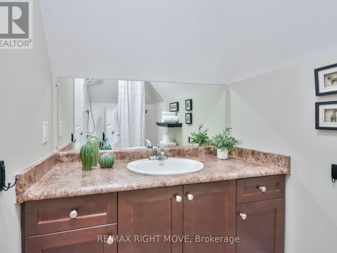 28 - 10 INVERMARA COURT, Lake Simcoe