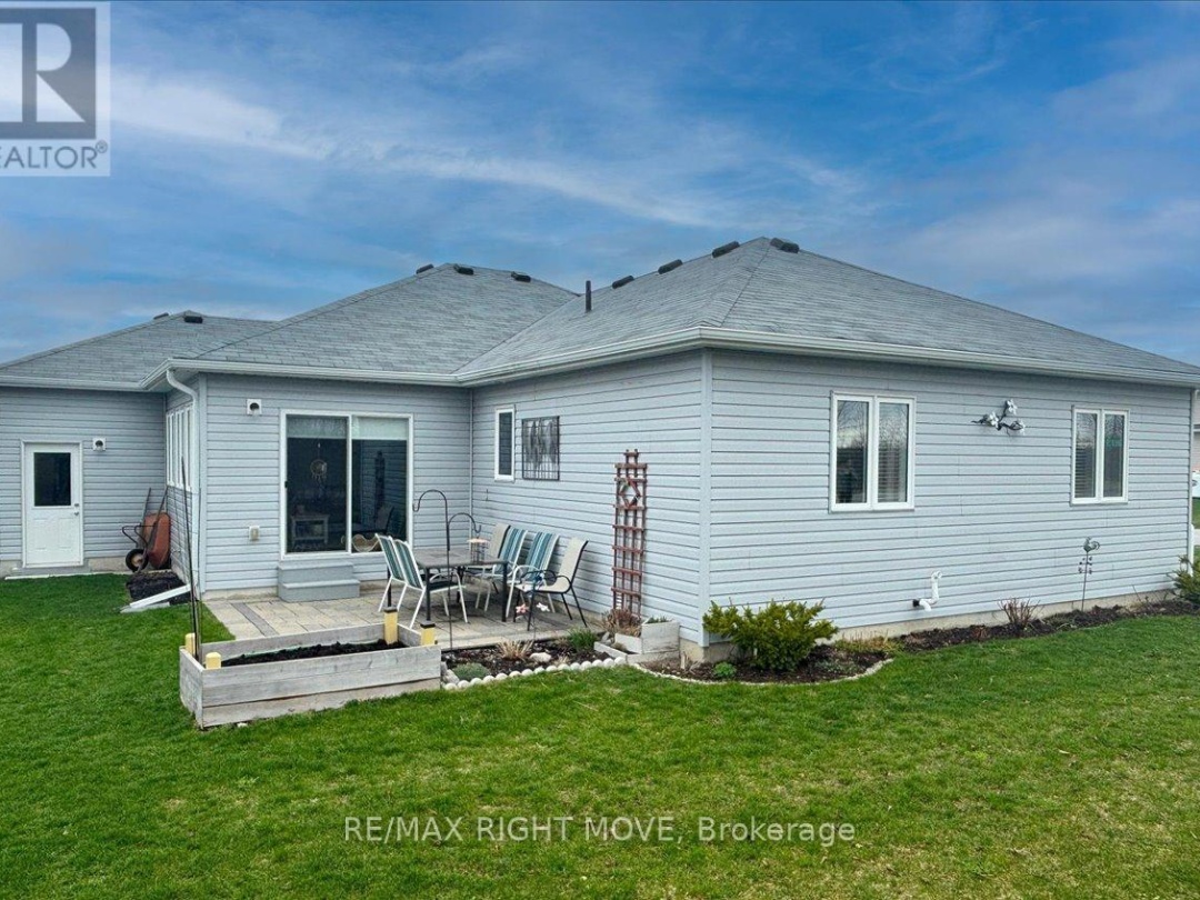 1 SINCLAIR CRESCENT, Ramara (Atherley)